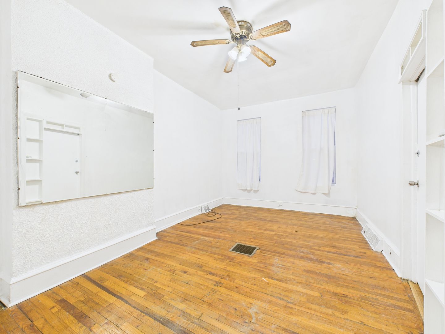 Philadelphia Apartment: 1304 N 19th Street