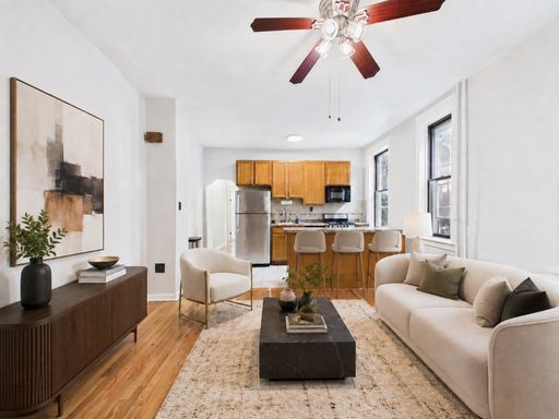 2 BED 1 BATH WITH PRIVATE YARD IN LOGAN SQUARE AVAILABLE NOW – photo 1
