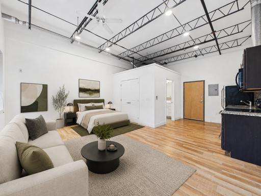 SEPTEMBER 10 Large studio newly renovated studio!