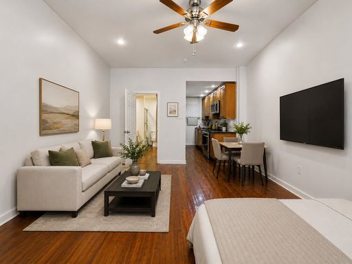 AVAILABLE NOW Bright Northern Liberties Studio with In-Unit Laundry – photo 1