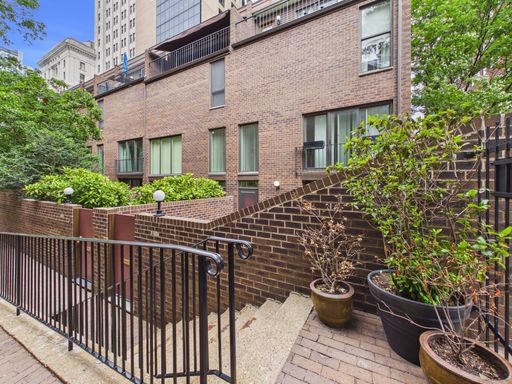Spacious Three Bedroom Townhome in Society Hill! – photo 1