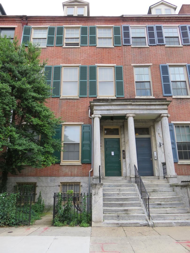 Phila Apartment: 904 Spruce St
