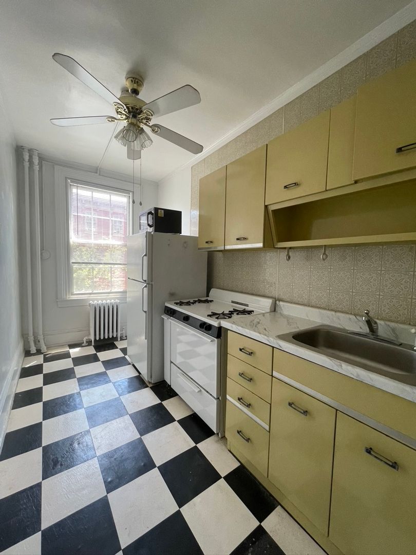 Phila Apartment: 1623 Spruce Street