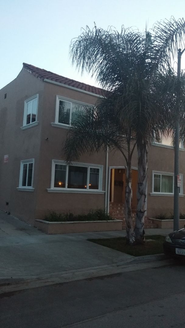 Los Angeles Apartment: 5722-24 Camerford Ave