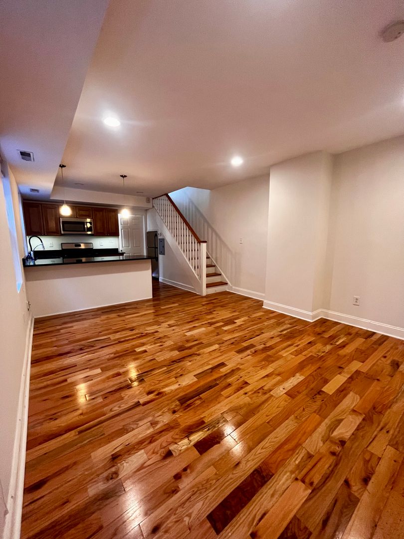 Philadelphia Apartment: 960 North 5th Street 2R
