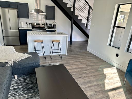 One or Two Bedroom Available! – photo 1