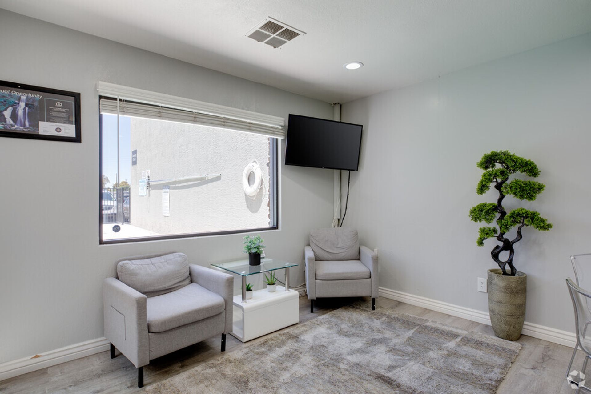 S&amp;T Plaza Apartments 3 of 12