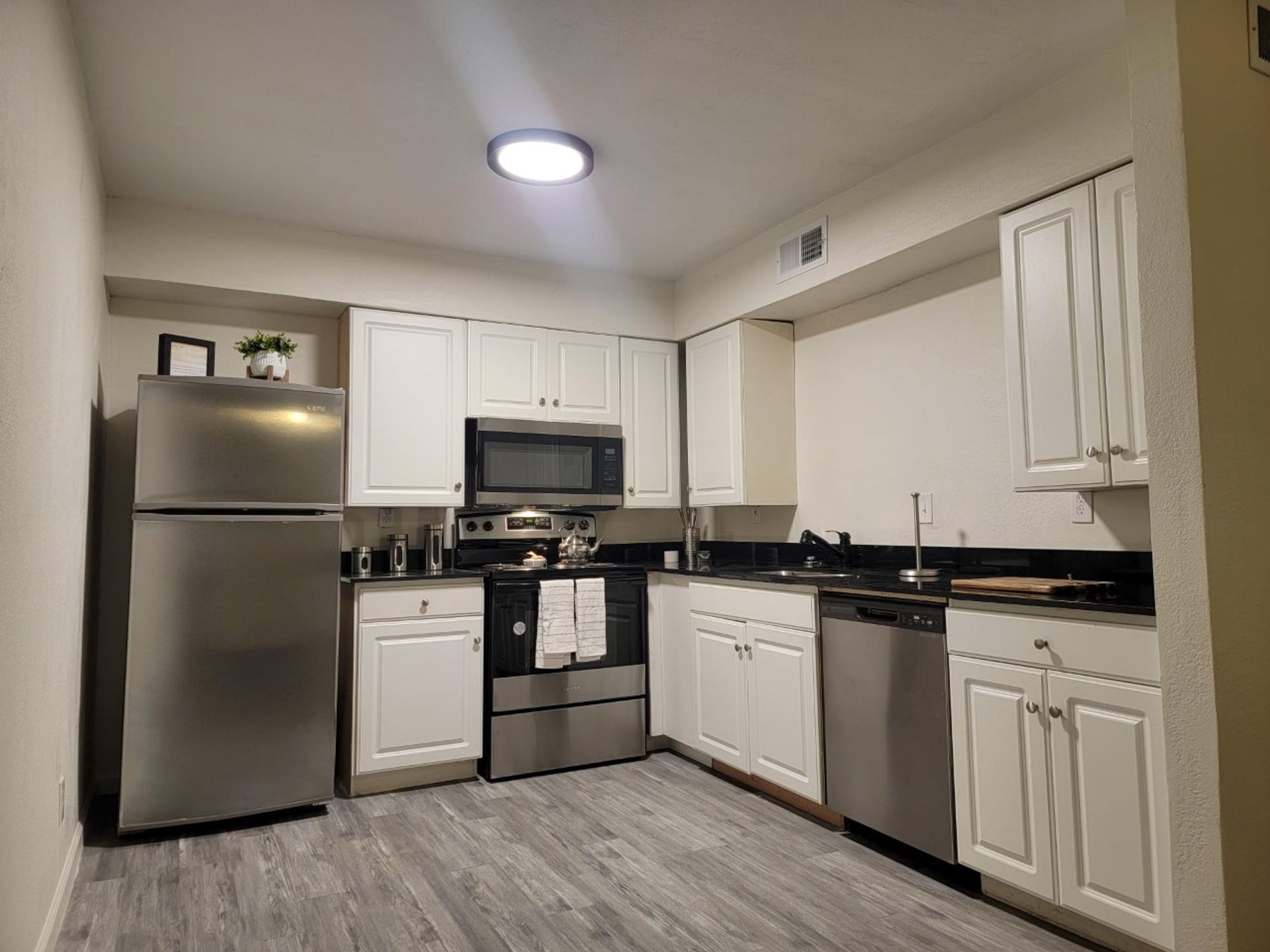 S&amp;T Plaza Apartments 11 of 12
