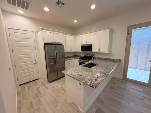 Beautiful 1 bedroom/1 bathroom CASITA available for immediate move-in – photo 1