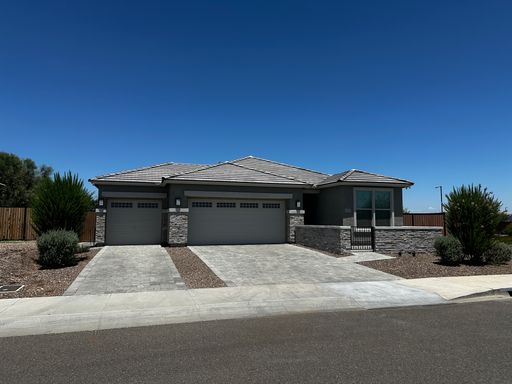 LARGE LOT - Beautiful 3 bedroom / 3 bathroom (plus den & flex room)