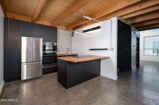 Incredible townhouse in downtown Phoenix ready for immediate move-in!! – photo 1