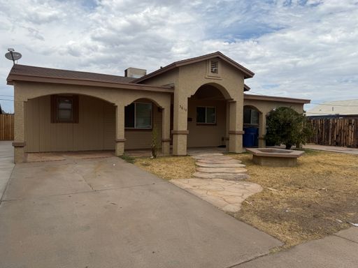 Available Now! Spacious 3-Bedroom Home with Huge Backyard in Phoenix – photo 1