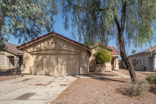Charming 2-Bedroom, 2 Bath Home in Surprise, Mid September Move In! – photo 1