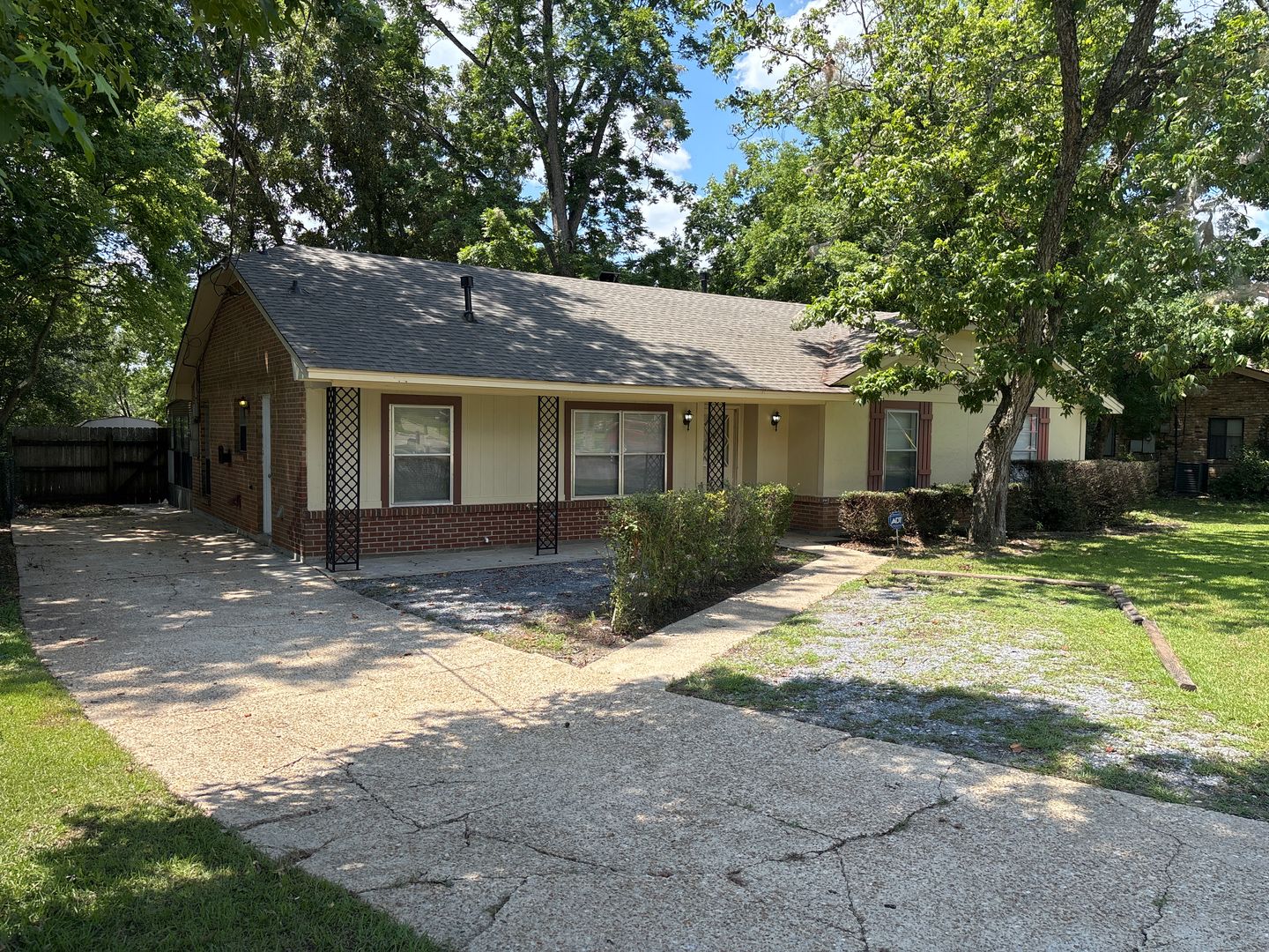 Montgomery House: 408 Glade Park Drive