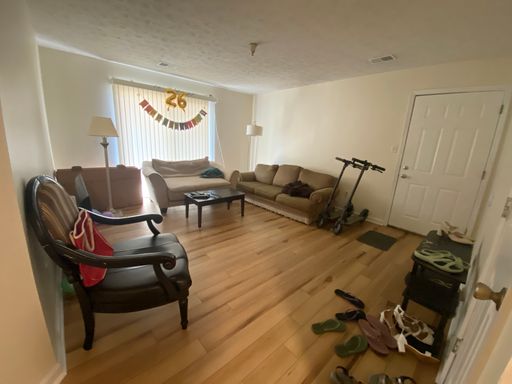 3-Bedroom Apartment Near IU Bloomington Campus – photo 1