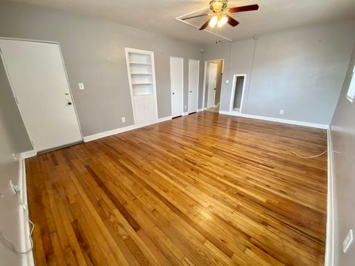 Unique Apartment Right Above Office – photo 1
