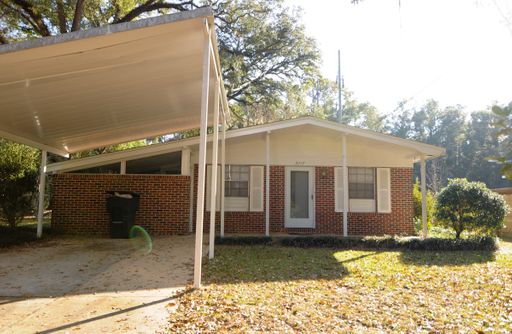 Spacious 3/2 in well established neighborhood – photo 1