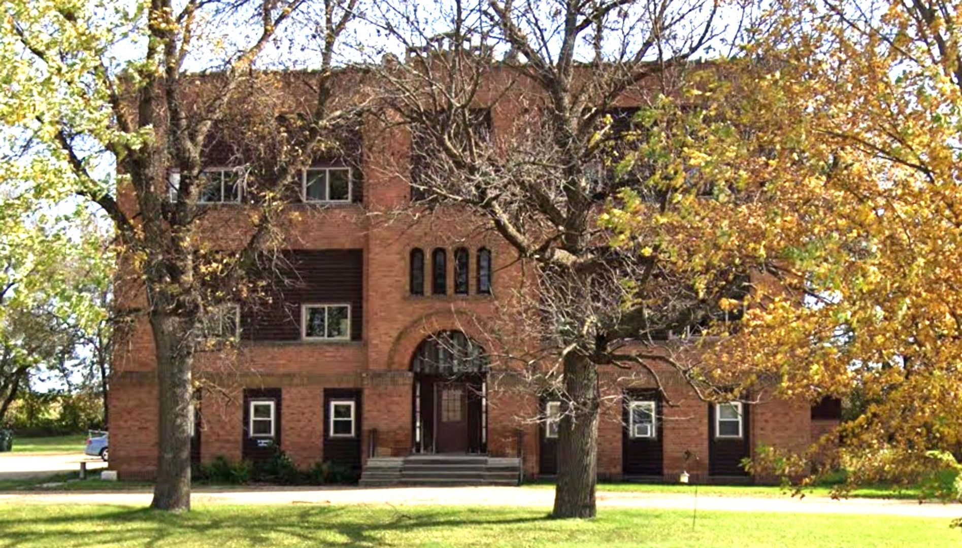 Nelson Apartment: 450 S Nelson Street