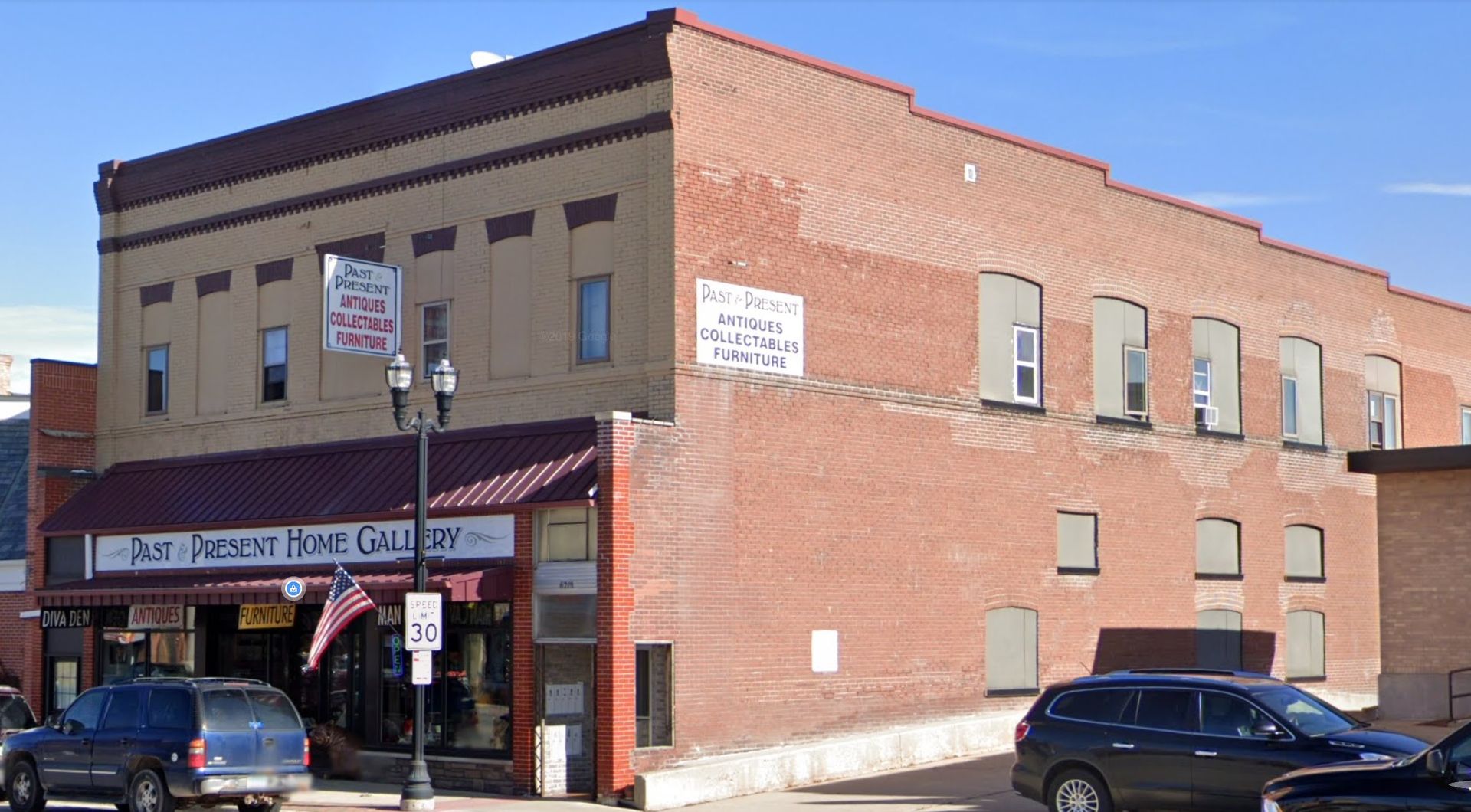 Alexandria Apartment: 619 Broadway Street