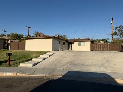 WOW Newley Remodeled 3 BD 1 BA Home in East Bakersfield Near Oswell St & Niles St – photo 1