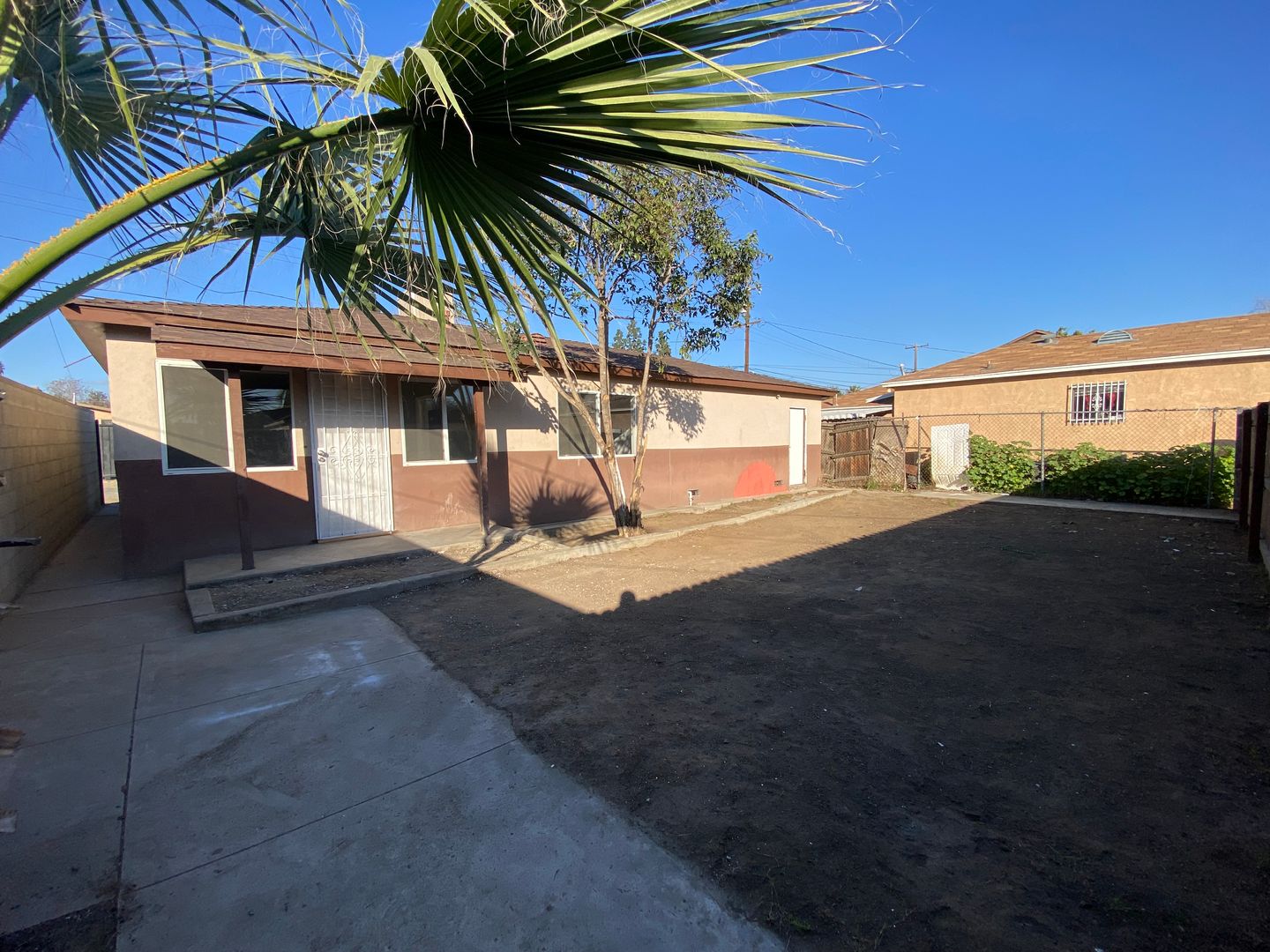 Bakersfield House: 2012 1/2 Oregon St