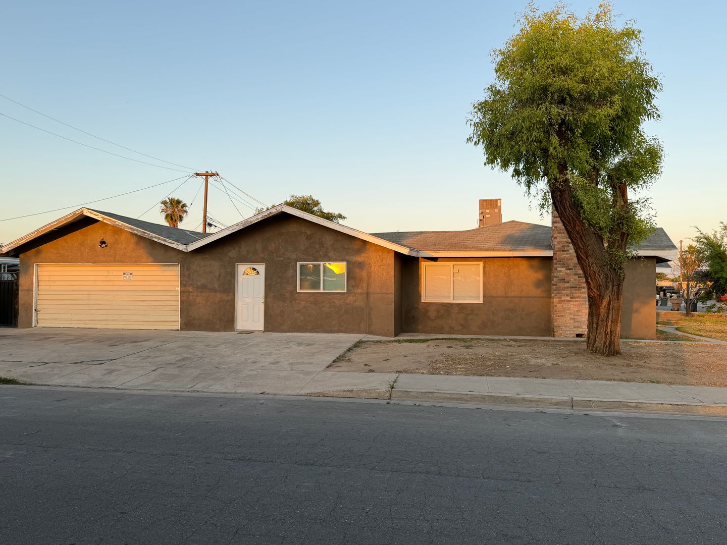 Bakersfield House: 710 Chateau Ct