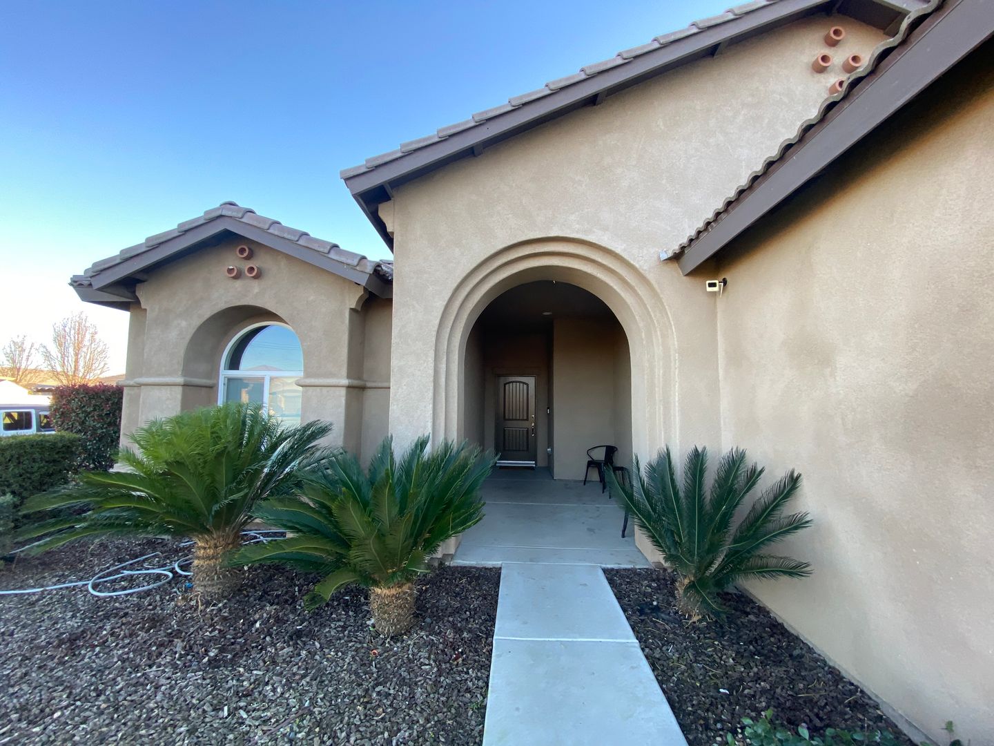 BAKERSFIELD House: 517 RUSHCUTTERS BAY DRIVE