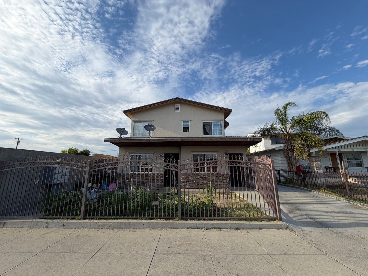 Bakersfield Apartment: 1916 Niles St