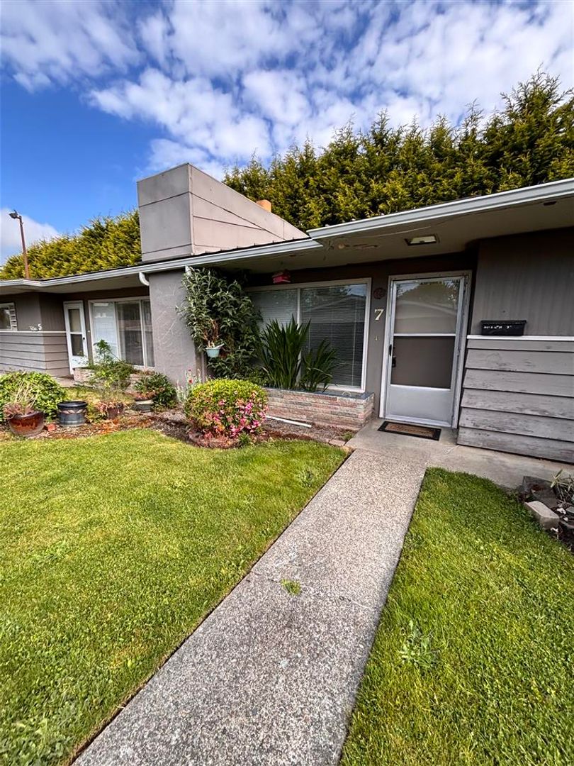 Mount Vernon Apartment: 1020 S 16th St