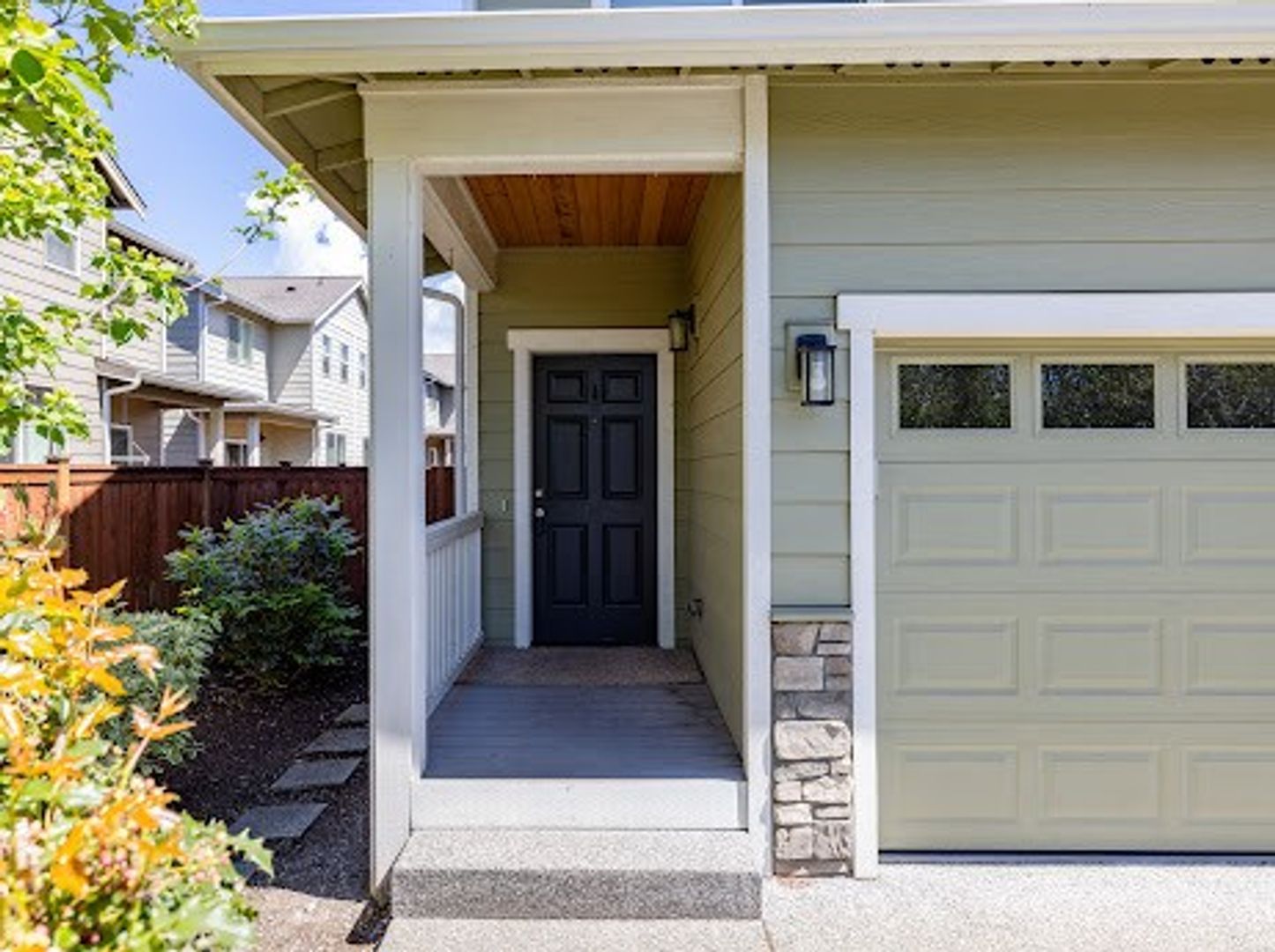 Burlington Apartment: 567/569 Neff Circle