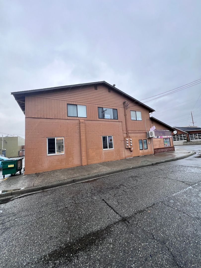 Burlington Apartment: 127 S Spruce Street