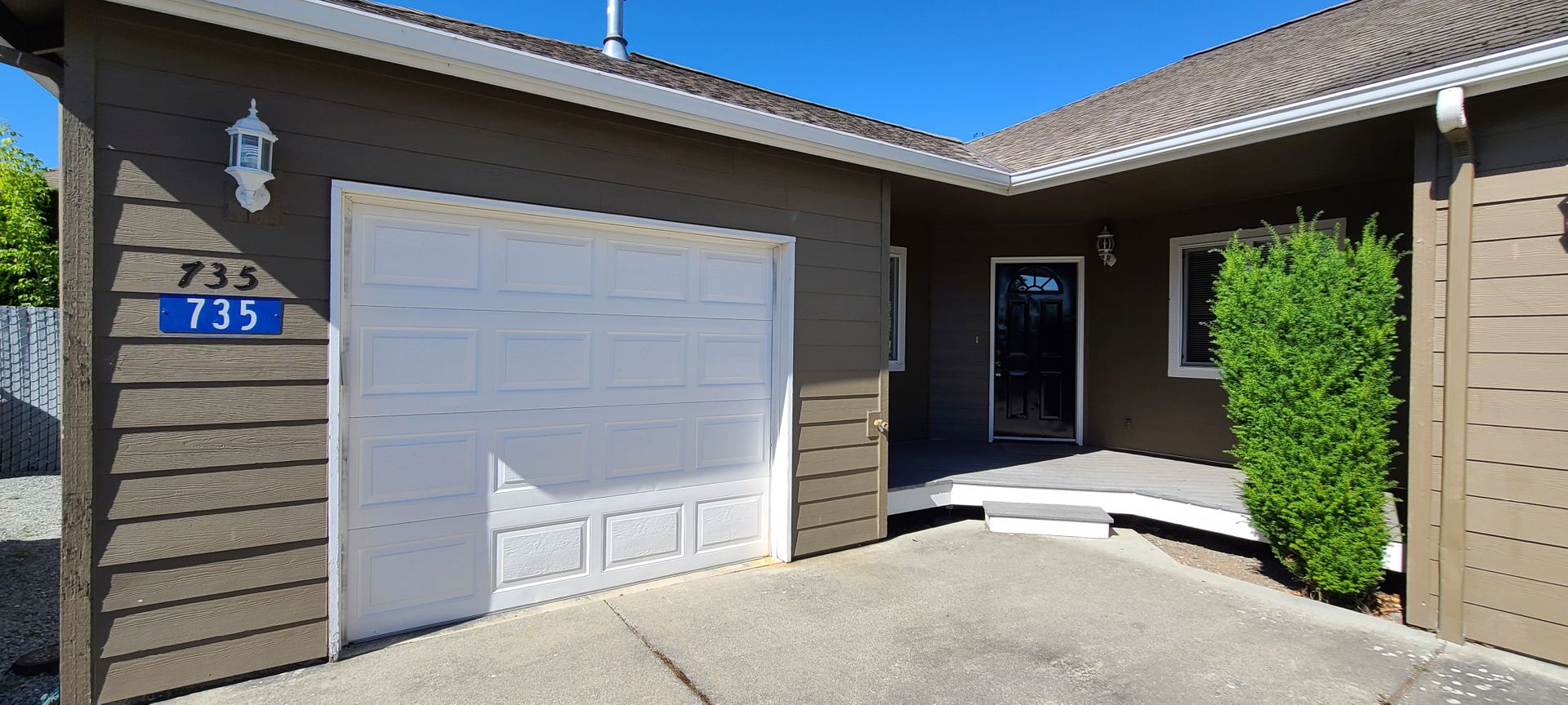 Burlington Apartment: 733/735 Peterson Road