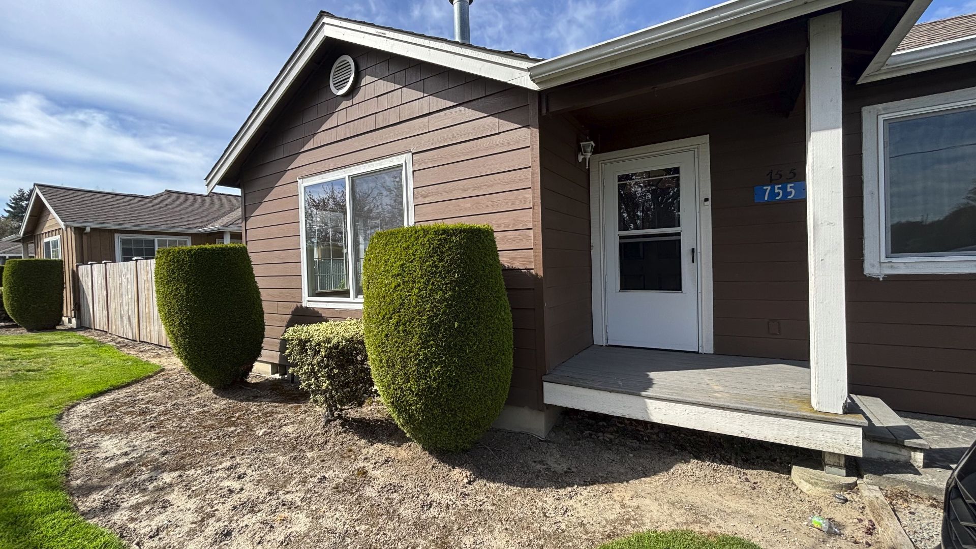 Burlington Apartment: 755/757 Peterson Road