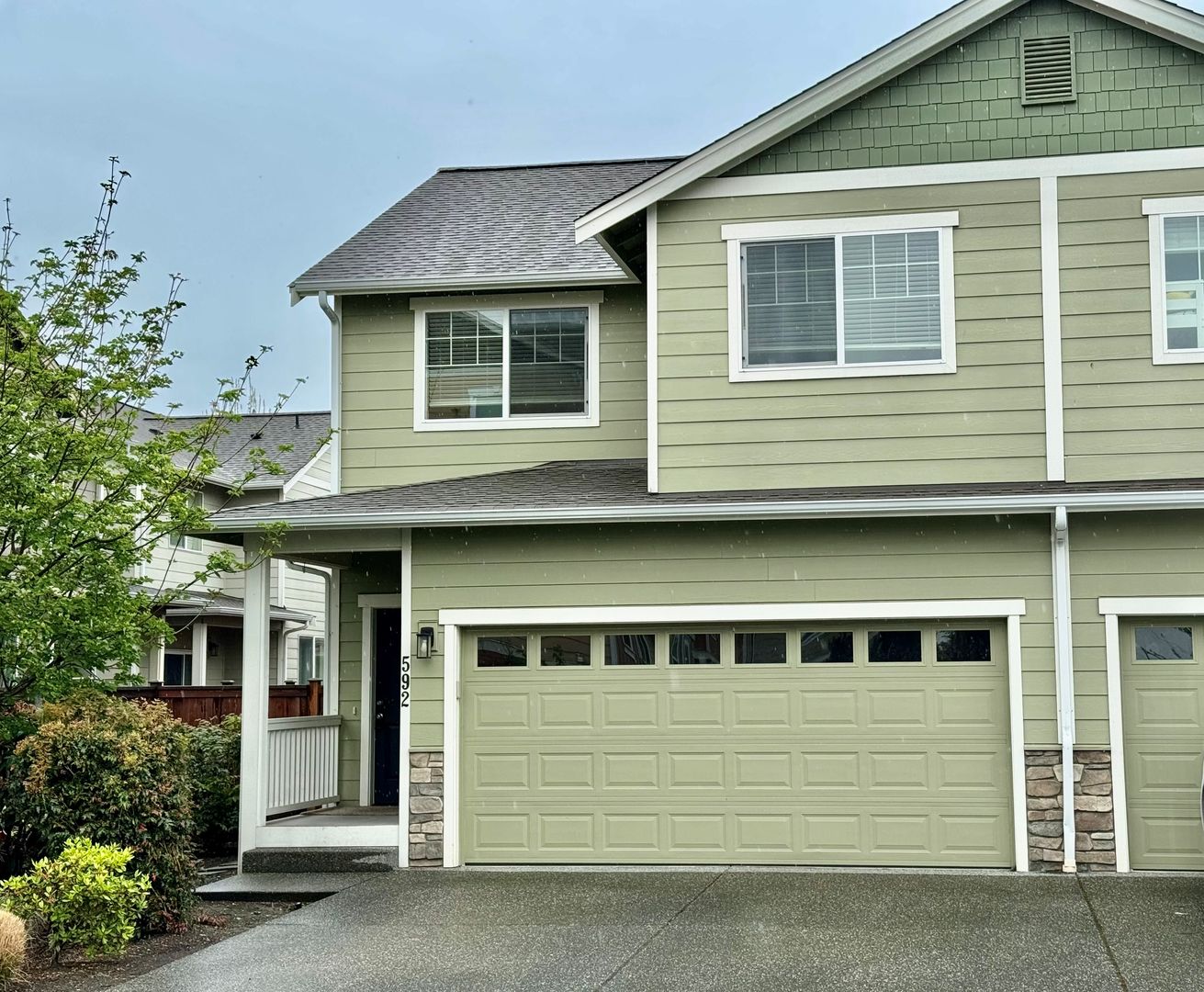 Burlington Apartment: 575/577 Rose Lane