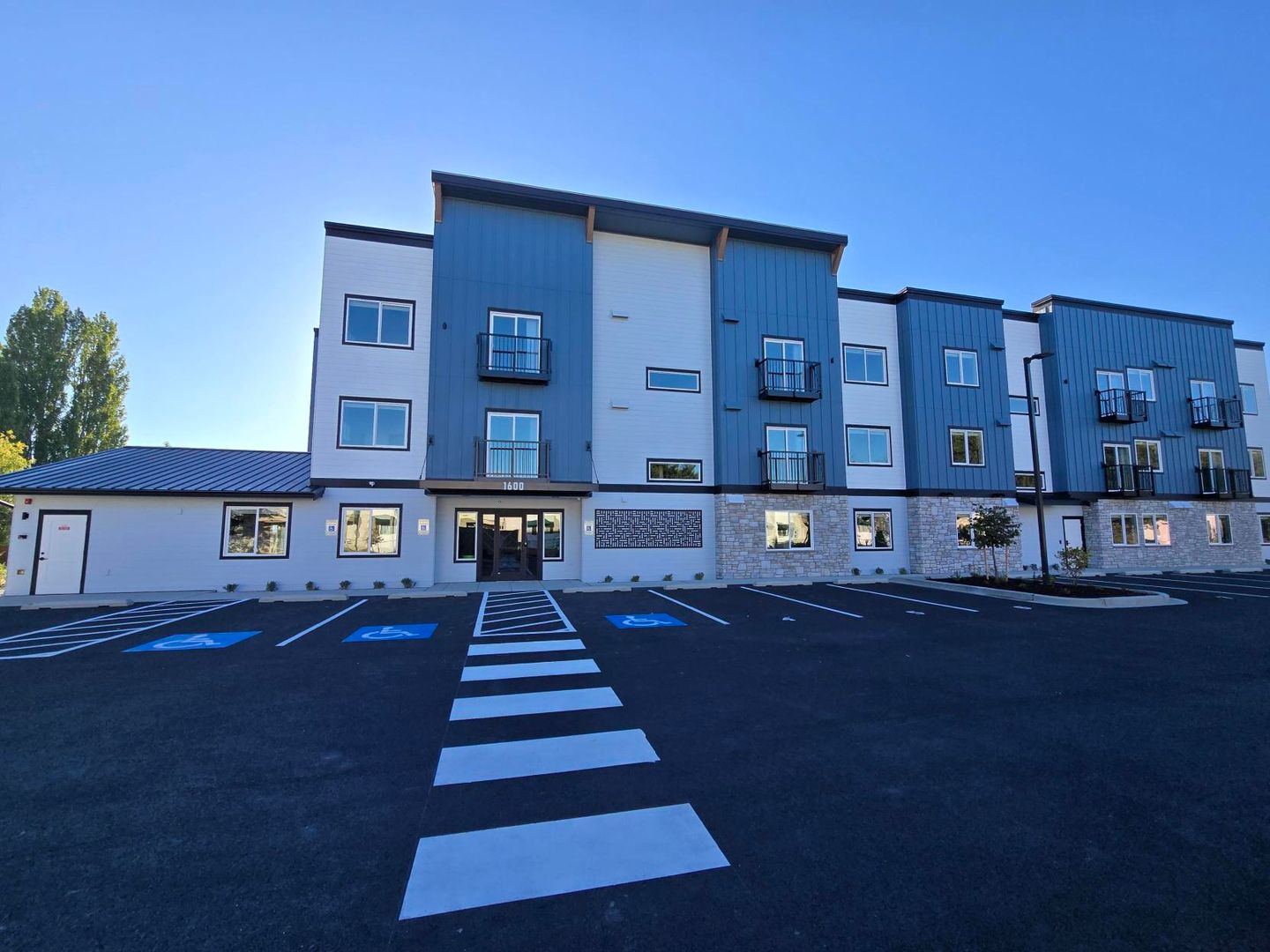 Mount Vernon Apartment: 1600 JJ Place