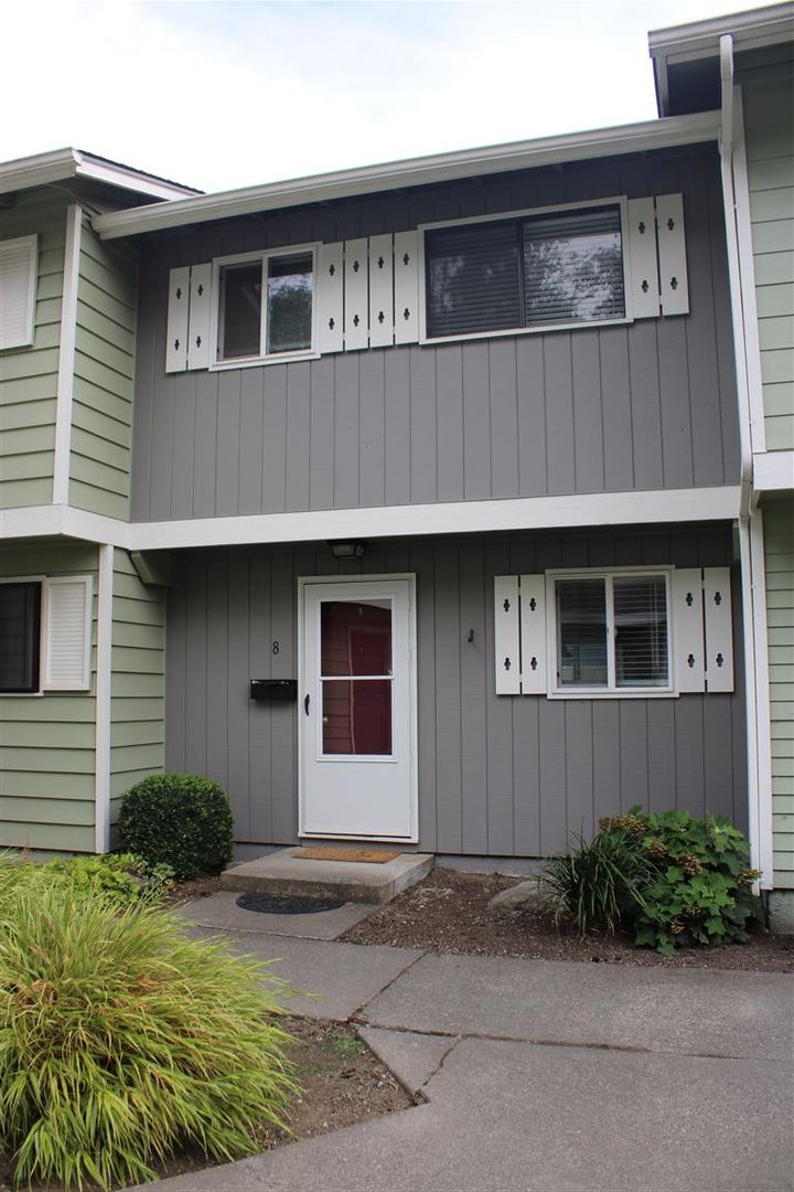 Burlington House: 540 N Pine Street #8