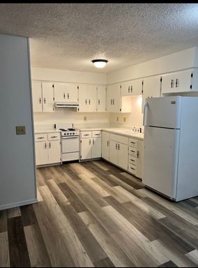 1 br 1 ba 4 plex all utilities paid. Miller MO 65707
