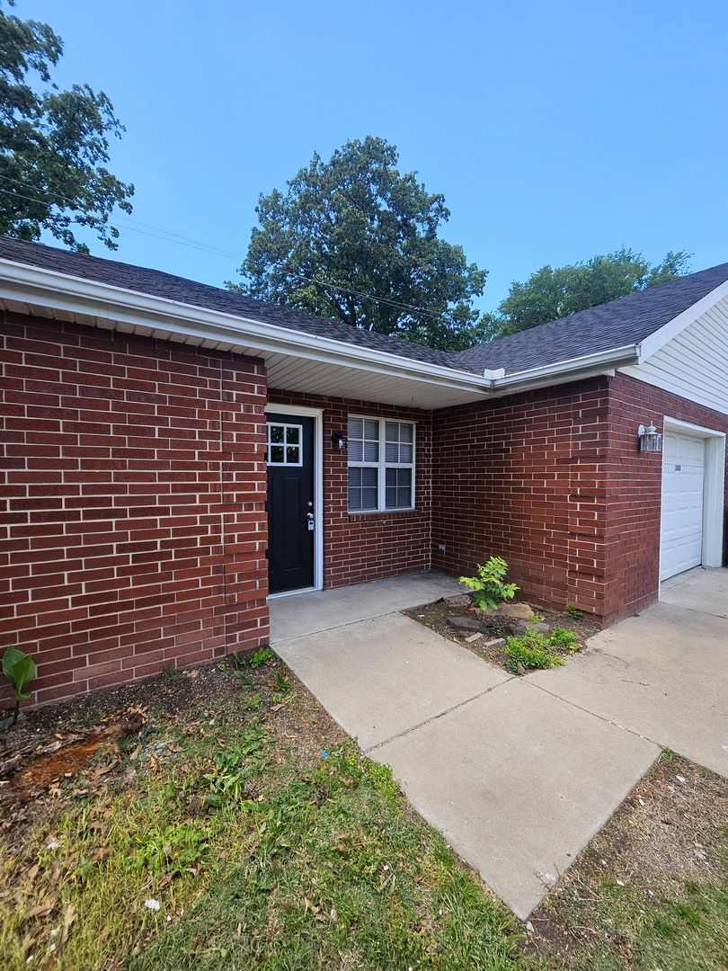 Joplin Apartment: Indiana 3802-3808