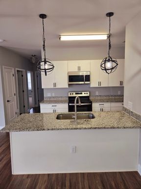Upscale living in the heart of Greensboro! – photo 1