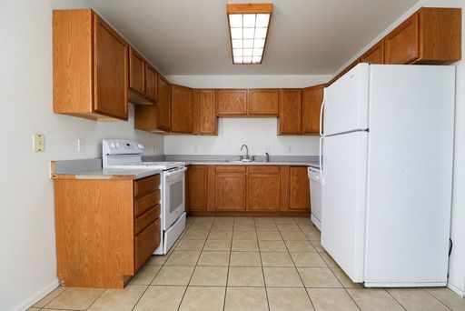 3 Bedroom, 1 bath unit available now. – photo 1