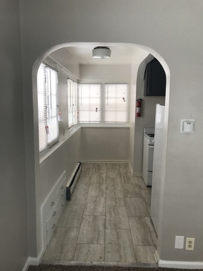 Charming 1 bedroom with lots of natural light. Move in special - 1/2 off 1st month rent + $150 gift card – photo 1