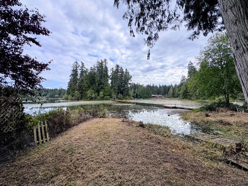 Bring Your Paddleboards and Kayaks to this Lakefront Home – photo 1