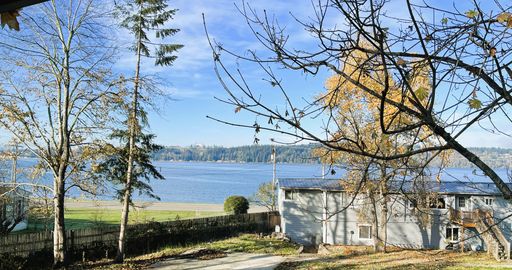 2 Bedroom Townhouse with View in Port Orchard