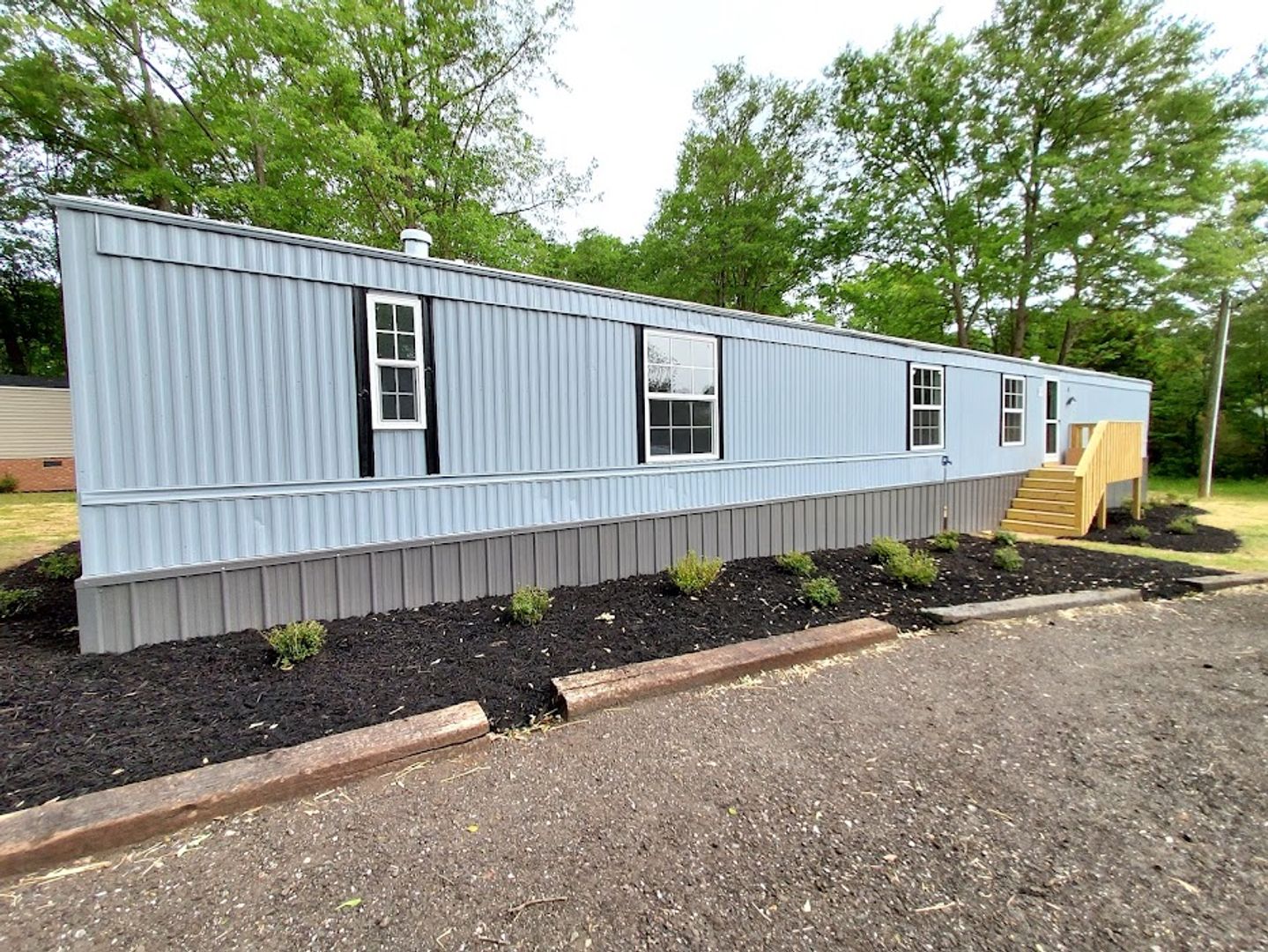 Pelzer House: 128 Arthur Davis Cir