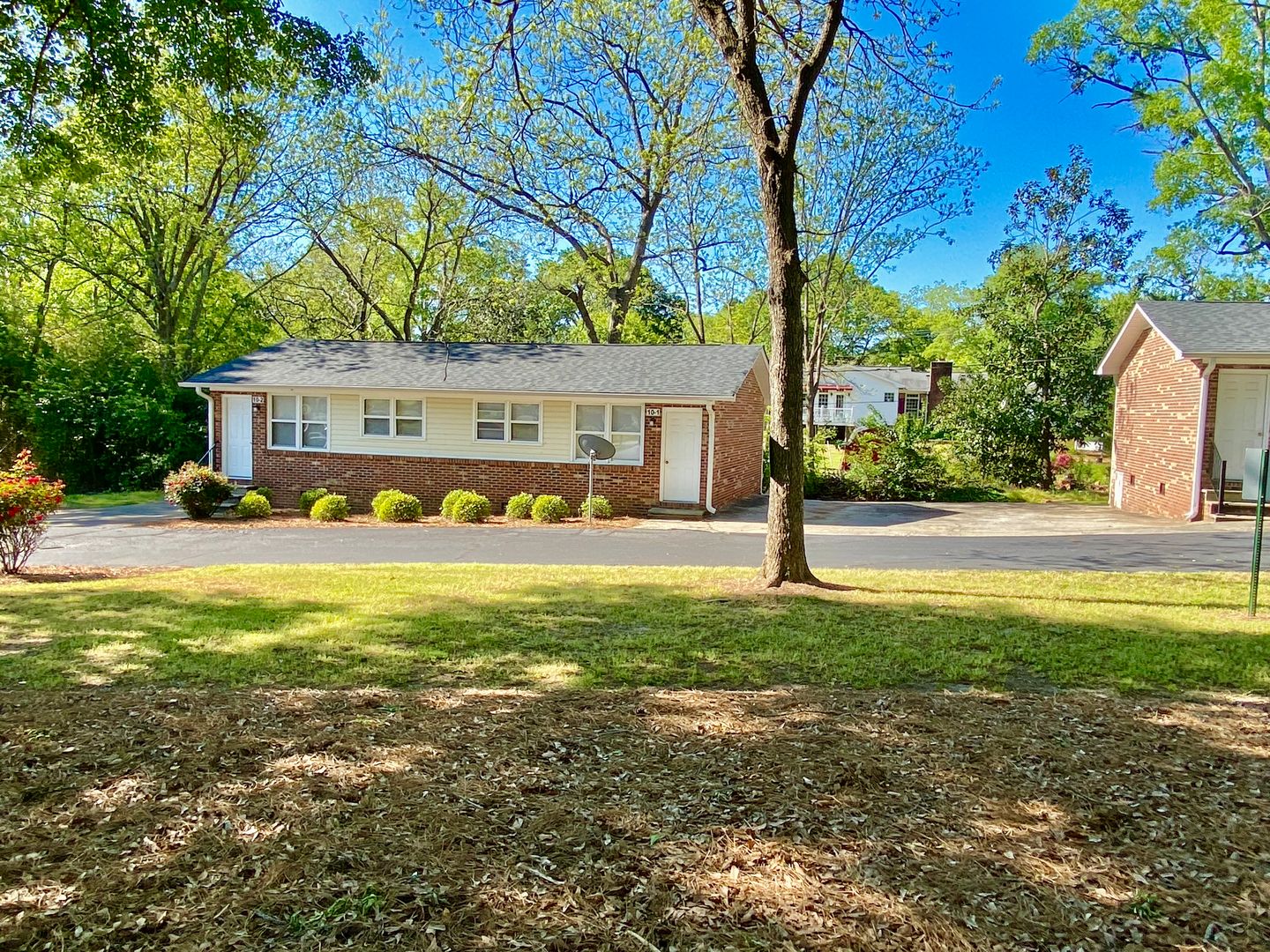 West Pelzer Apartment: Marguerite St