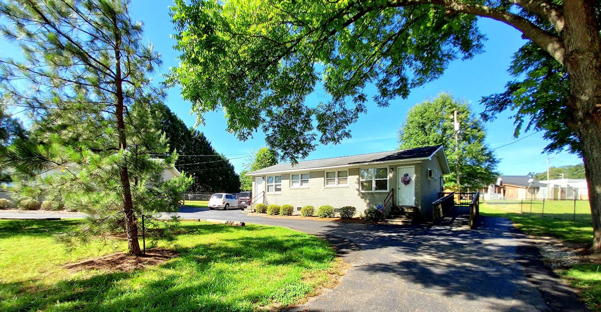 West Pelzer Apartment: Marguerite St