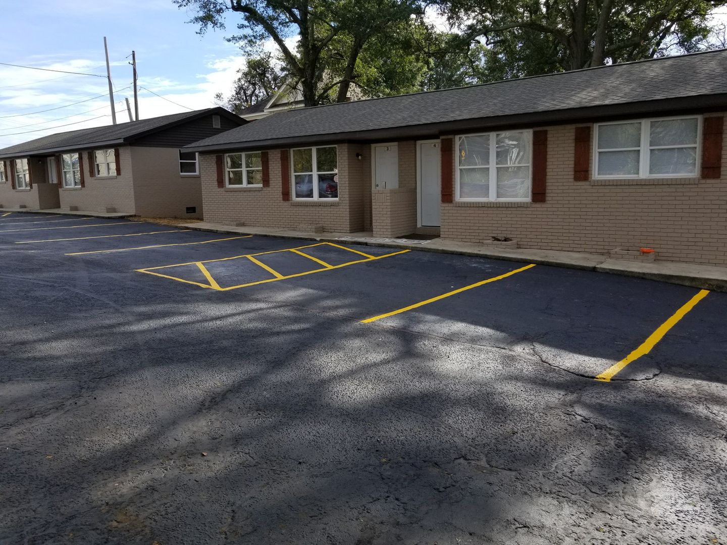 Easley Apartment: 505 West Main Street