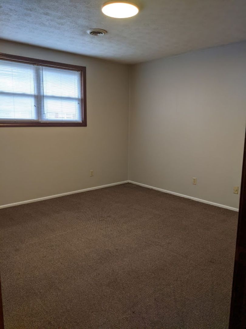 Greenville Apartment: 19 Fortner Avenue