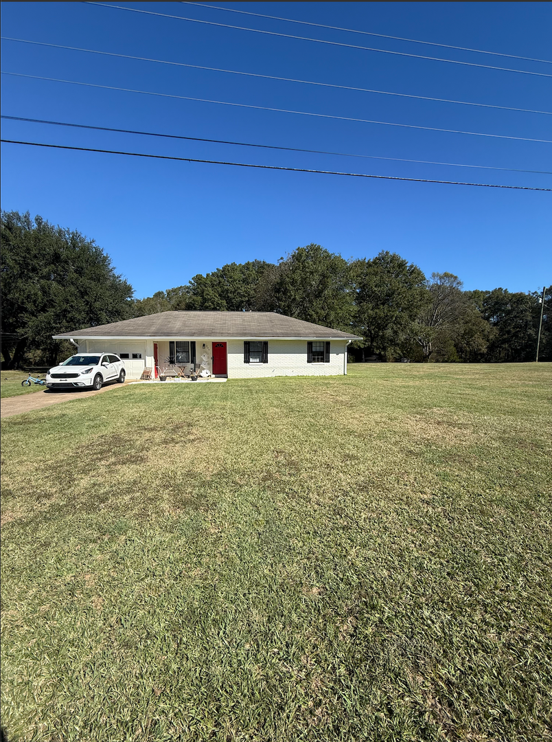 Beautiful 4 Bedroom Home with Bonus Room – $2,000/Month