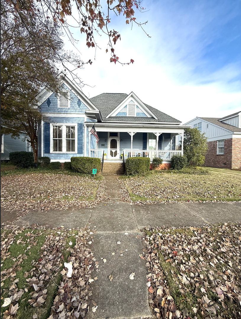 Columbus House: 1119 College St